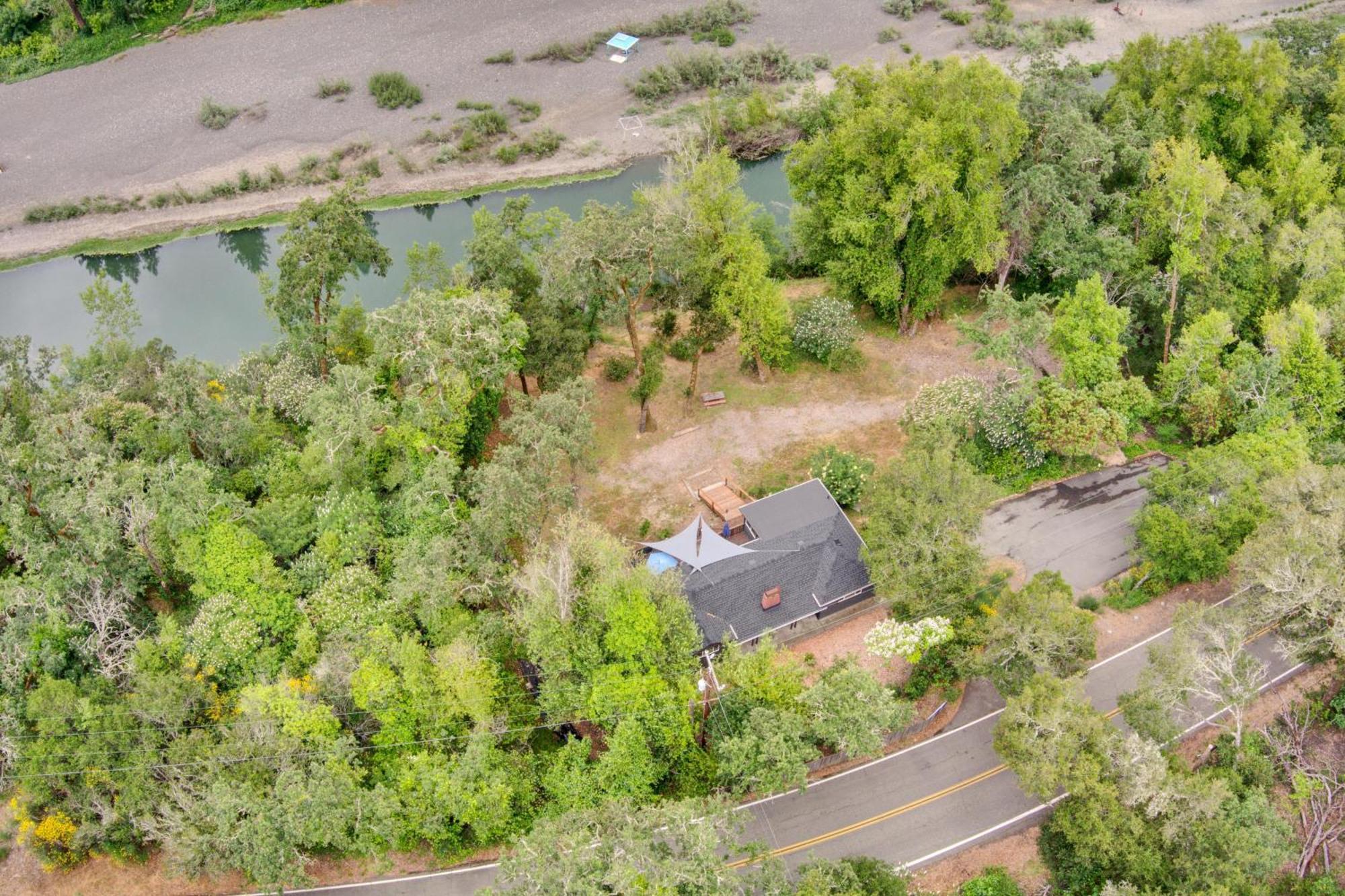 Rivers Breeze Relaxing Riverside Cabin With Private Suite Kayaks Healdsburg Exterior photo